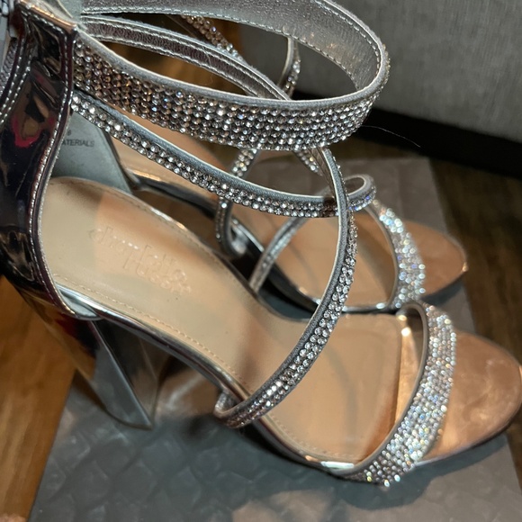 Heels - Picture 2 of 3